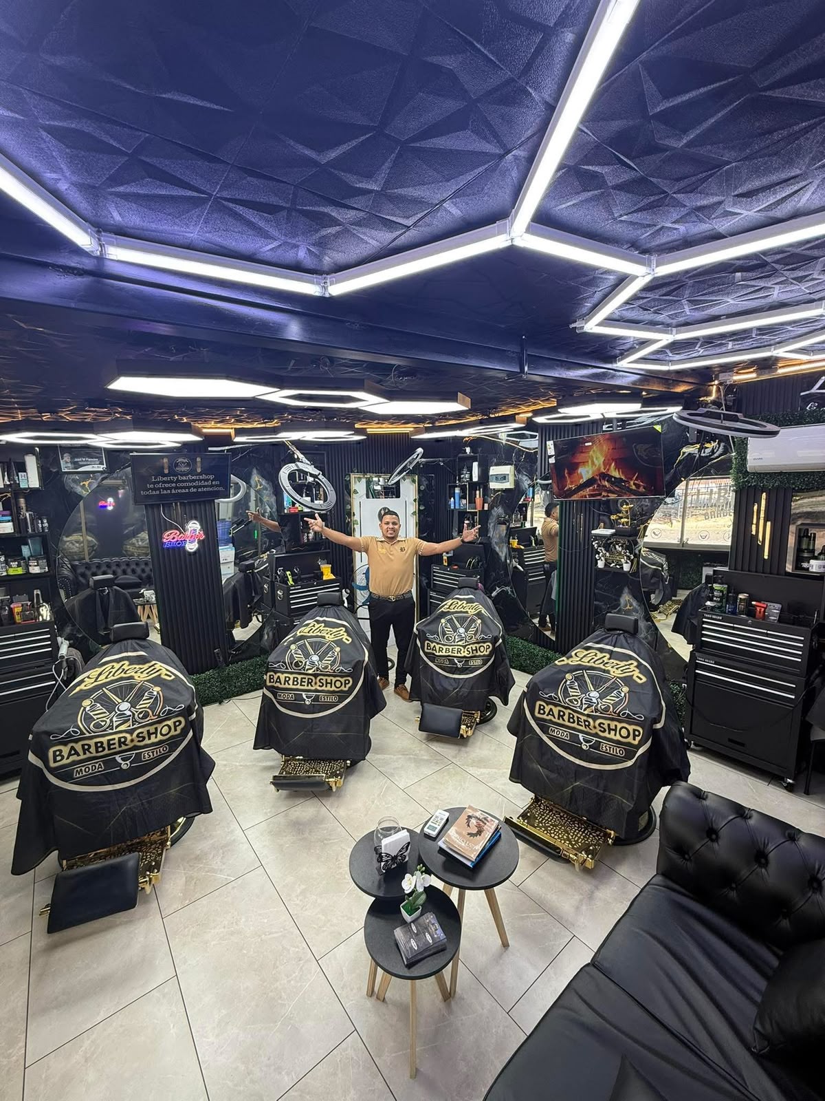 interior de Liberty Barber Shop